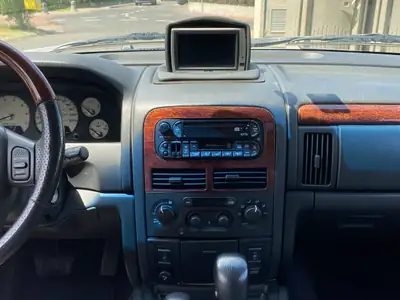 Jeep Grand Cherokee 4.7 Overland — SUV polyvalent, traction intégrale, sièges cuir chauffants — Miniature 11