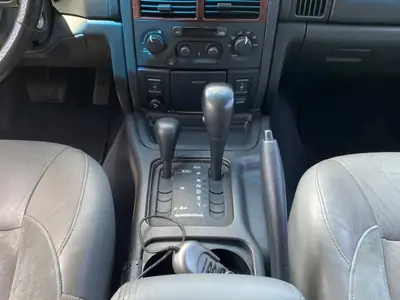 Jeep Grand Cherokee 4.7 Overland — SUV polyvalent, traction intégrale, sièges cuir chauffants — Miniature 12