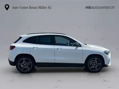 Mercedes-Benz GLA 200 Night Star AMG Line — SUV compact hybride, 20 km seulement — détail