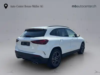 Mercedes-Benz GLA 200 Night Star AMG Line — SUV compact hybride, 20 km seulement — tableau de bord