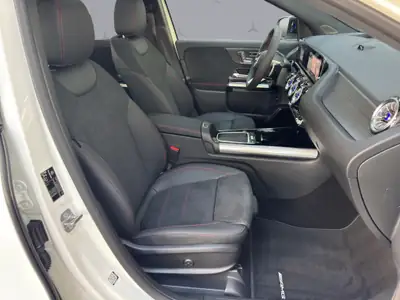 Mercedes-Benz GLA 200 Night Star AMG Line — SUV compact hybride, 20 km seulement — Miniature 15