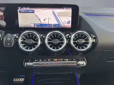 Mercedes-Benz GLA 200 Night Star AMG Line — SUV compact hybride, 20 km seulement — Miniature 13