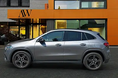 Mercedes-Benz GLA 200 AMG Line 4Matic — SUV compact 4x4, service gratuit 10 ans inclus — vue extérieure