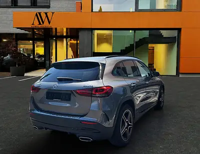 Mercedes-Benz GLA 200 AMG Line 4Matic — SUV compact 4x4, service gratuit 10 ans inclus — détail