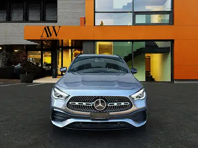 Mercedes-Benz GLA 200 AMG Line 4Matic — SUV compact 4x4, service gratuit 10 ans inclus — intérieur