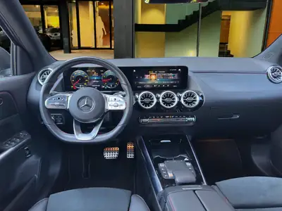 Mercedes-Benz GLA 200 AMG Line 4Matic — SUV compact 4x4, service gratuit 10 ans inclus — Miniature 8