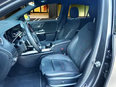 Mercedes-Benz GLA 200 AMG Line 4Matic — SUV compact 4x4, service gratuit 10 ans inclus — Miniature 7