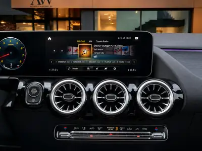 Mercedes-Benz GLA 200 AMG Line 4Matic — SUV compact 4x4, service gratuit 10 ans inclus — Miniature 10