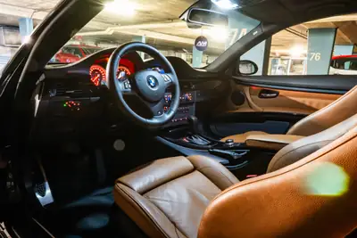 BMW 335i xDrive Coupé — Sportive performante avec suspensions ajustables et équipements premium — interior