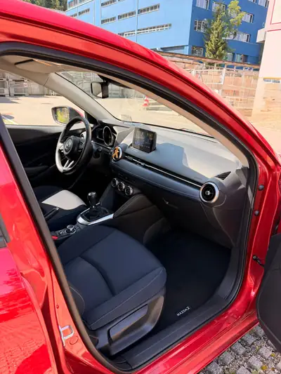 Mazda 2 1.5 115 ch — Citadine fiable, entretien Mazda complet, garantie jusqu'en 2027 — vista posteriore