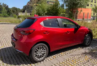 Mazda 2 1.5 115 ch — Citadine fiable, entretien Mazda complet, garantie jusqu'en 2027 — fianco