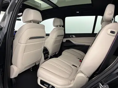 BMW X7 xDrive 48V 40i M Sport Pro — SUV 7 places premium, motorisation hybride, primo-propriétaire — tableau de bord