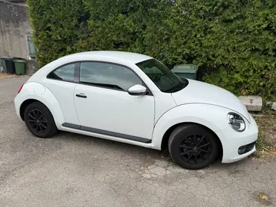 VW Beetle 1.2 TSI — Compacte iconique, entretien complet, prête à rouler — fianco
