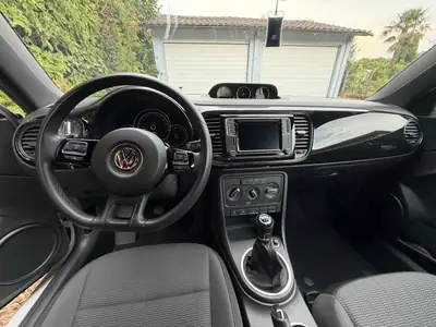 VW Beetle 1.2 TSI — Compacte iconique, entretien complet, prête à rouler — dettaglio