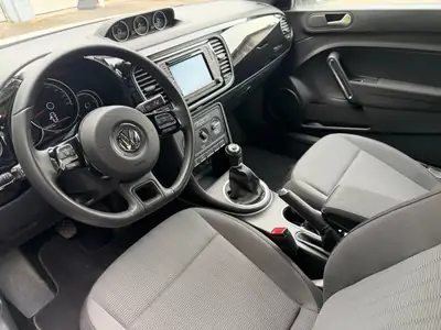 VW Beetle 1.2 TSI — Compacte iconique, entretien complet, prête à rouler — Miniatura 7