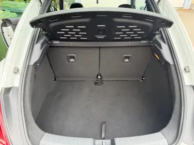 VW Beetle 1.2 TSI — Compacte iconique, entretien complet, prête à rouler — Miniatura 9