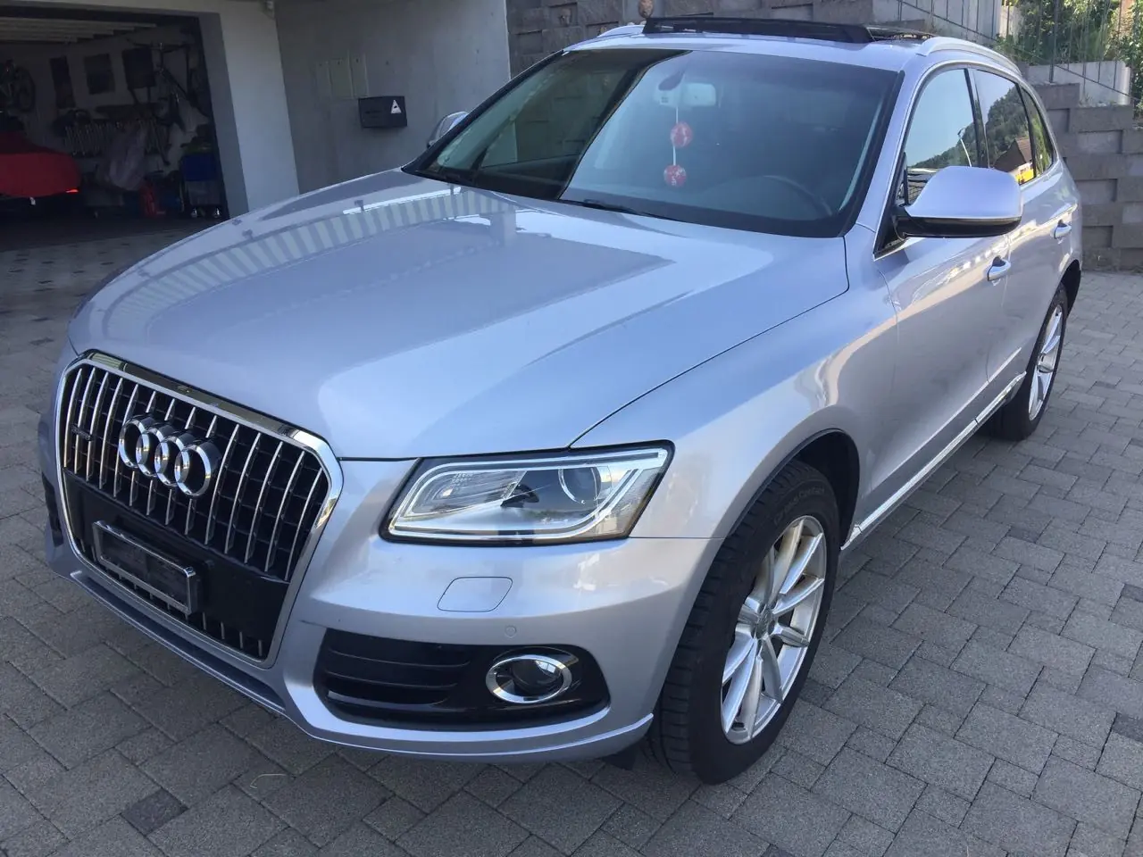 Audi Q5 TDI 2.0 — SUV premium diesel, tout-terrain 4x4, toit panoramique — Außenansicht