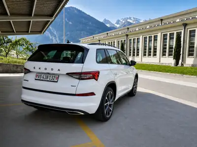 Skoda Kodiaq 2.0 TSI Sportline — SUV spacieux 5 places, sans sinistre — rear view