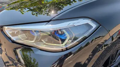BMW X5 M50i xDrive 2021 — SUV haute performance, 72'000 km seulement — fianco