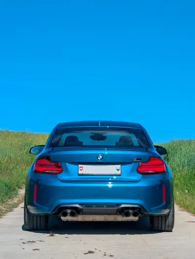 BMW M2 Competition 2019 — Coupé sportif 410 ch, première main, entretien intégral BMW — Heckansicht