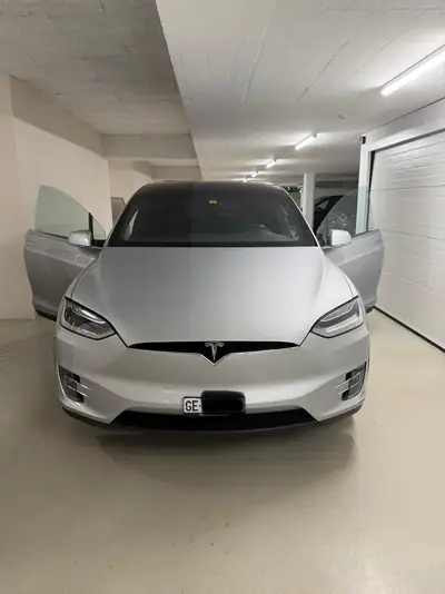 Tesla Model X 100D — SUV électrique 7 places, 524 ch, autonomie maximale — vista esterna