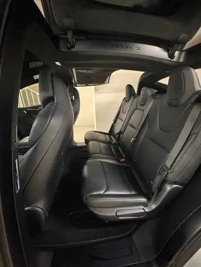 Tesla Model X 100D — SUV électrique 7 places, 524 ch, autonomie maximale — cruscotto
