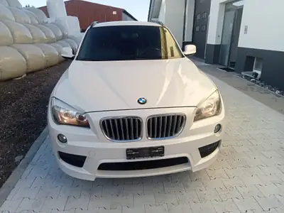 BMW X1 28i xDrive — SUV compact performant, freinage neuf, prêt à rouler — vue extérieure