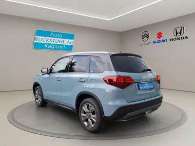 Suzuki Vitara 1.4T Compact+ Hybrid 4x4 — SUV polyvalent à motorisation hybride et transmission manuelle — tableau de bord