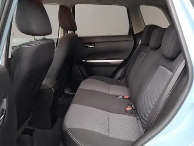 Suzuki Vitara 1.4T Compact+ Hybrid 4x4 — SUV polyvalent à motorisation hybride et transmission manuelle — Miniature 11