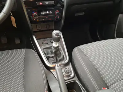 Suzuki Vitara 1.4T Compact+ Hybrid 4x4 — SUV polyvalent à motorisation hybride et transmission manuelle — Miniature 10