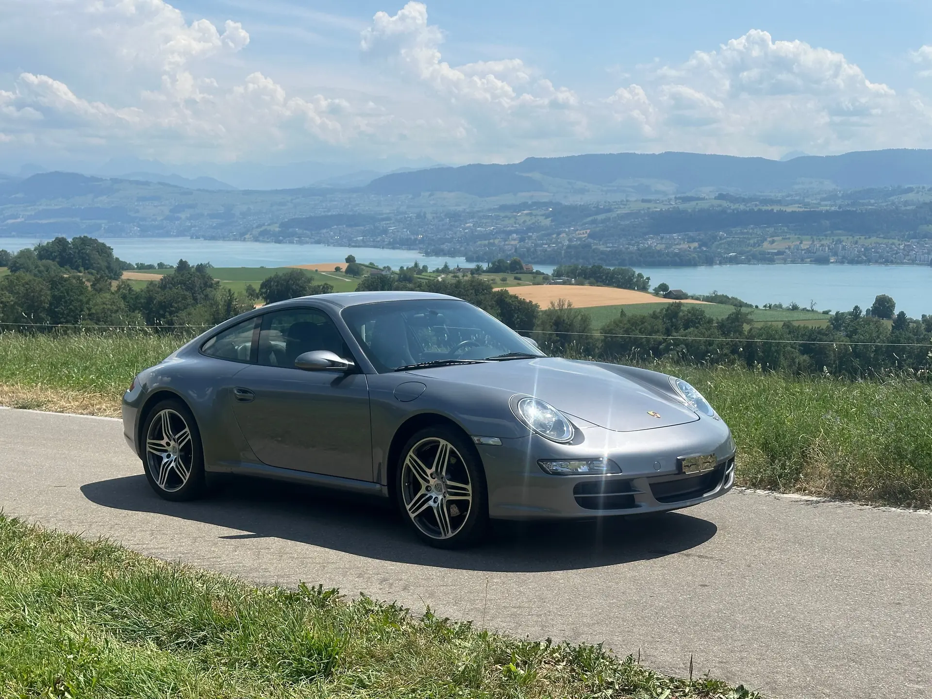 Porsche 911 Carrera 4 3.6 — Coupé sportif légendaire, 325 ch et transmission manuelle — vue extérieure