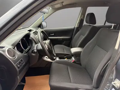 Suzuki Grand Vitara 2.0 16V Top — SUV polyvalent 4x4 automatique, entretien complet — Miniatura 9