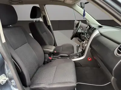 Suzuki Grand Vitara 2.0 16V Top — SUV polyvalent 4x4 automatique, entretien complet — Miniatura 17