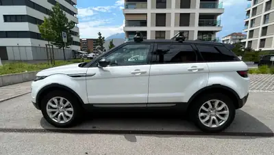 Land Rover Range Rover Evoque 2.0 TD4 SE — SUV compact premium, diesel efficient — side view