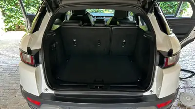 Land Rover Range Rover Evoque 2.0 TD4 SE — SUV compact premium, diesel efficient — rear view