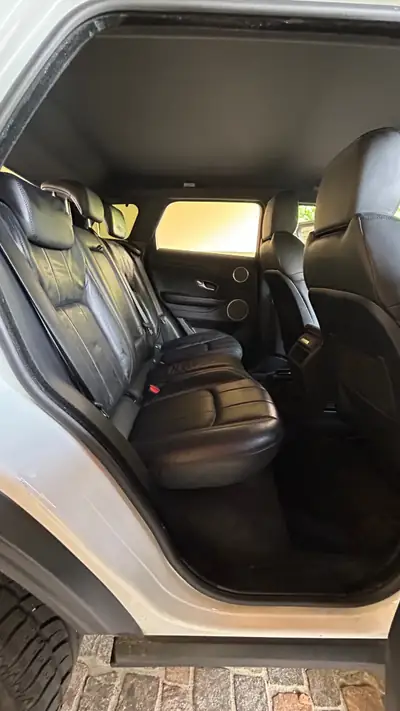 Land Rover Range Rover Evoque 2.0 TD4 SE — SUV compact premium, diesel efficient — detail