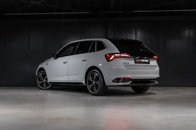 Skoda Scala 1.0 TSI Monte Carlo — Compacte dynamique avec toit panoramique et garantie 5 ans — Seitenansicht