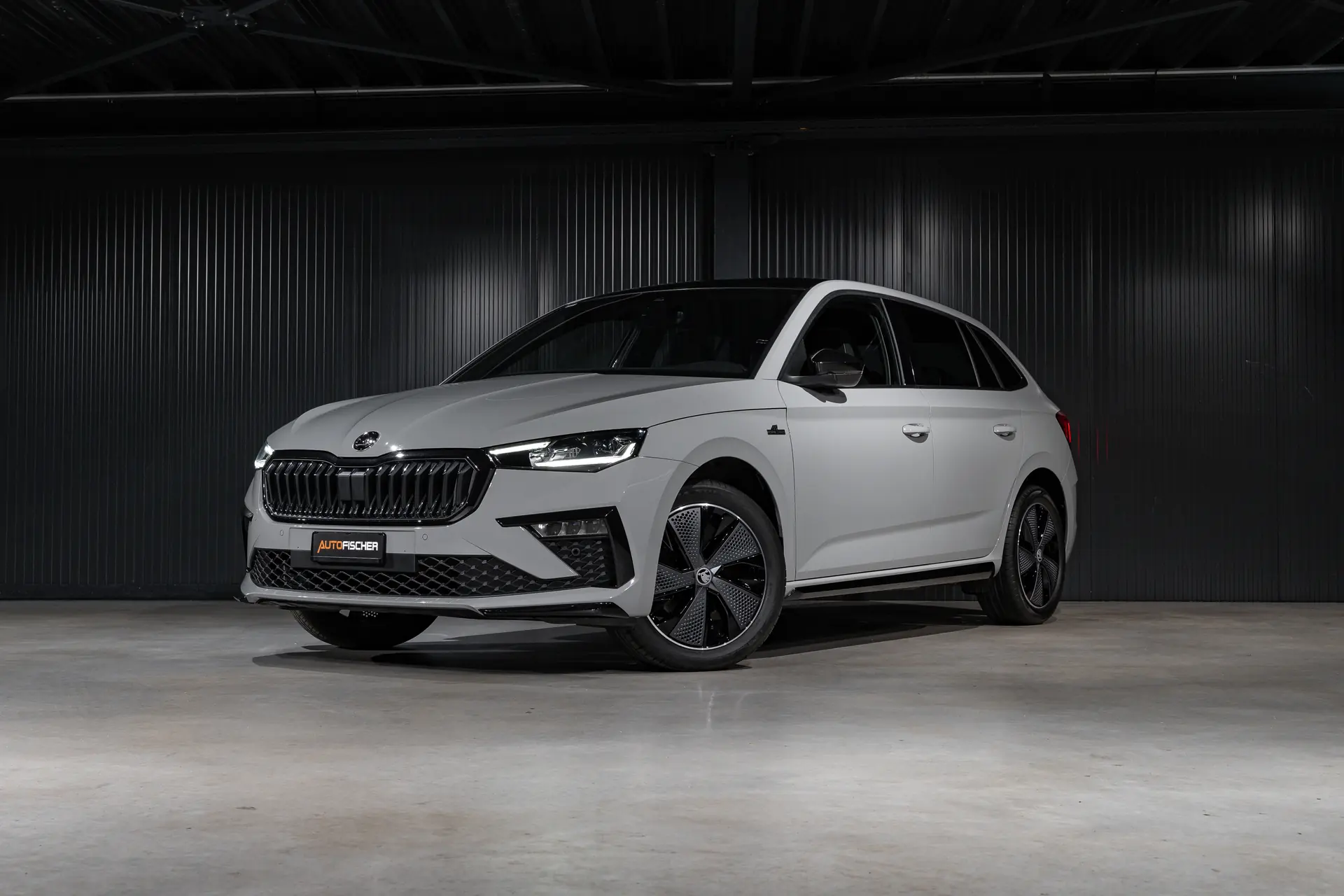 Skoda Scala 1.0 TSI Monte Carlo — Compacte dynamique avec toit panoramique et garantie 5 ans