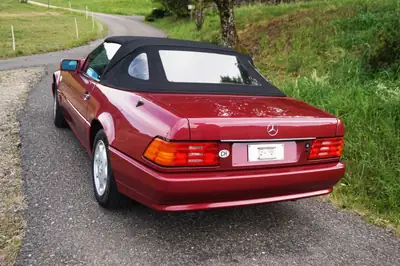 Mercedes-Benz SL 280 Cabrio — Légendaire roadster avec hard-top, 136'000 km — côté