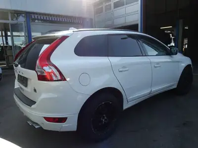 Volvo XC60 2.4D Momentum — SUV robuste, diesel économe, 175 ch — intérieur