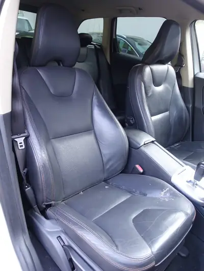 Volvo XC60 2.4D Momentum — SUV robuste, diesel économe, 175 ch — Miniature 7
