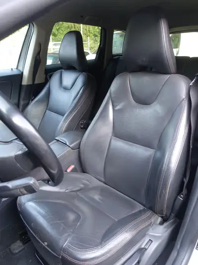 Volvo XC60 2.4D Momentum — SUV robuste, diesel économe, 175 ch — Miniature 8