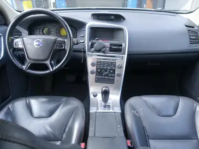 Volvo XC60 2.4D Momentum — SUV robuste, diesel économe, 175 ch — Miniature 9