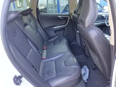 Volvo XC60 2.4D Momentum — SUV robuste, diesel économe, 175 ch — Miniature 12