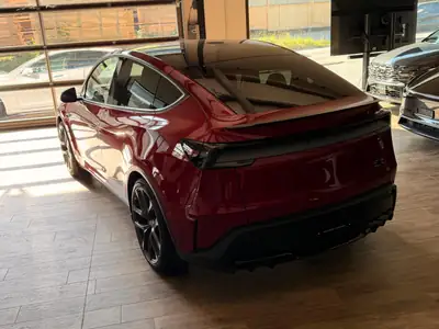 Tesla Model Y Performance — SUV électrique haute performance, quasi neuf — Miniature 7