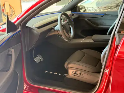 Tesla Model Y Performance — SUV électrique haute performance, quasi neuf — Miniature 11