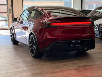Tesla Model Y Performance — SUV électrique haute performance, quasi neuf — Miniature 12