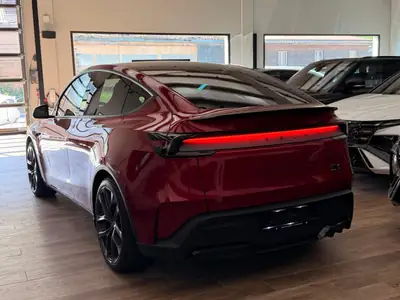 Tesla Model Y Performance — SUV électrique haute performance, quasi neuf — Miniature 13