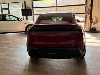 Tesla Model Y Performance — SUV électrique haute performance, quasi neuf — Miniature 17
