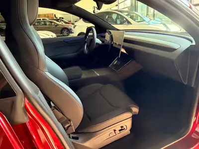 Tesla Model Y Performance — SUV électrique haute performance, quasi neuf — Miniature 20